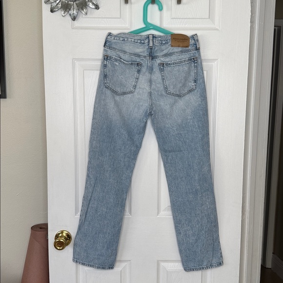 Abercrombie Kids Lightweight Loose Jeans. Light wash Sz 11/12 Regular - Picture 2 of 6